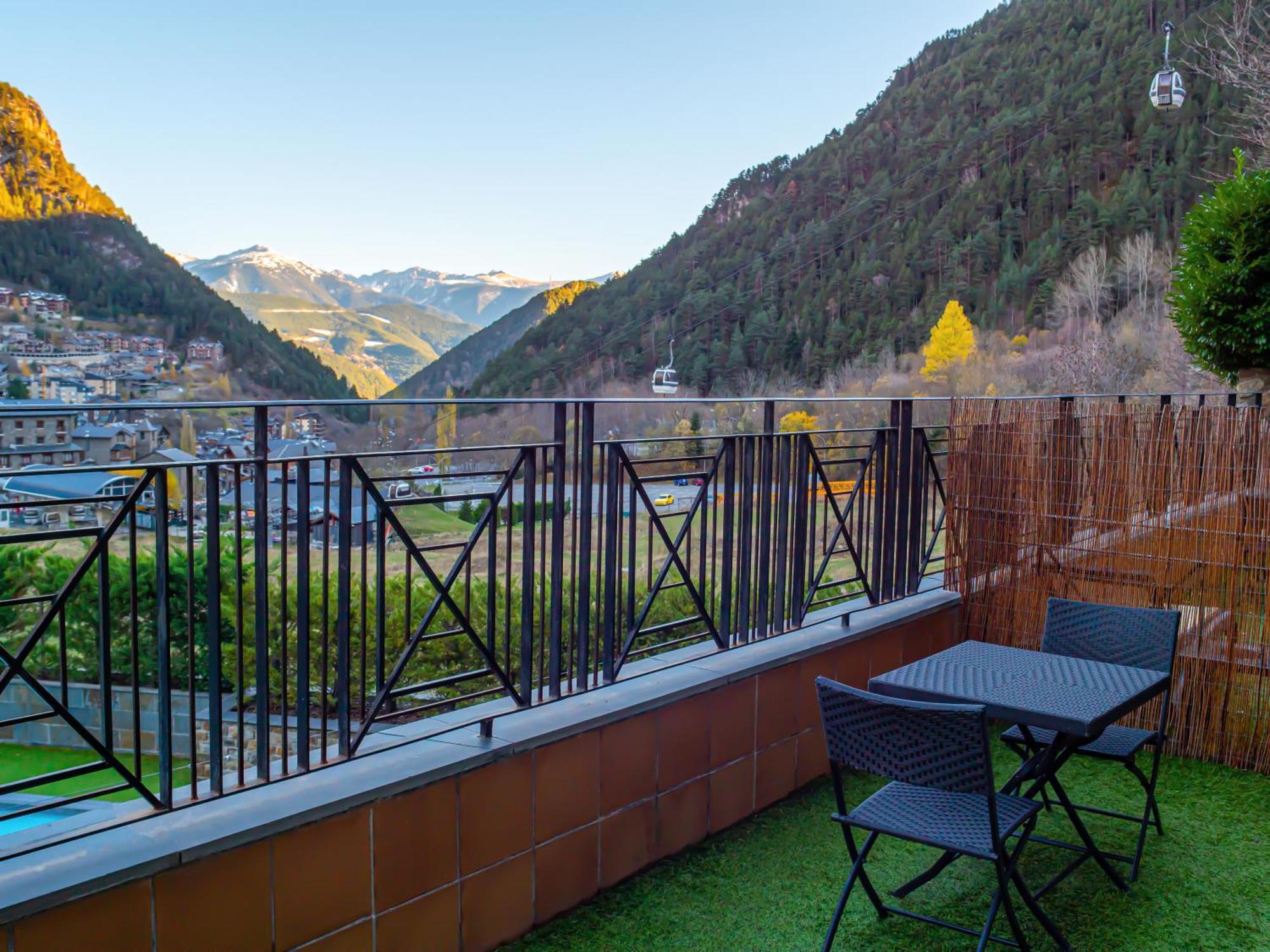 Hotel Princesa Parc Excellence Arinsal Exterior photo A balcony in the Swiss Alps