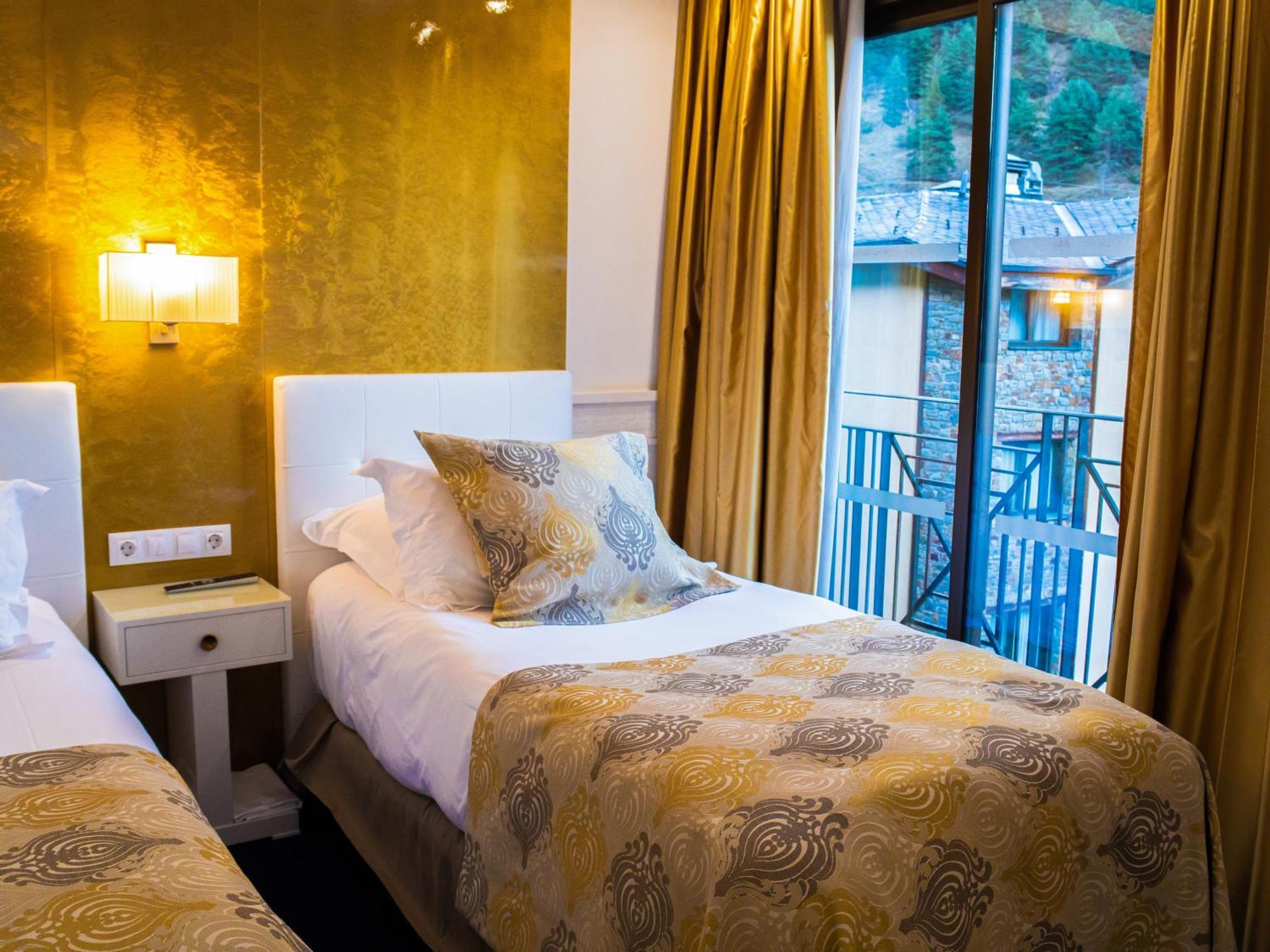Hotel Princesa Parc Excellence Arinsal Exterior photo A room at the hotel