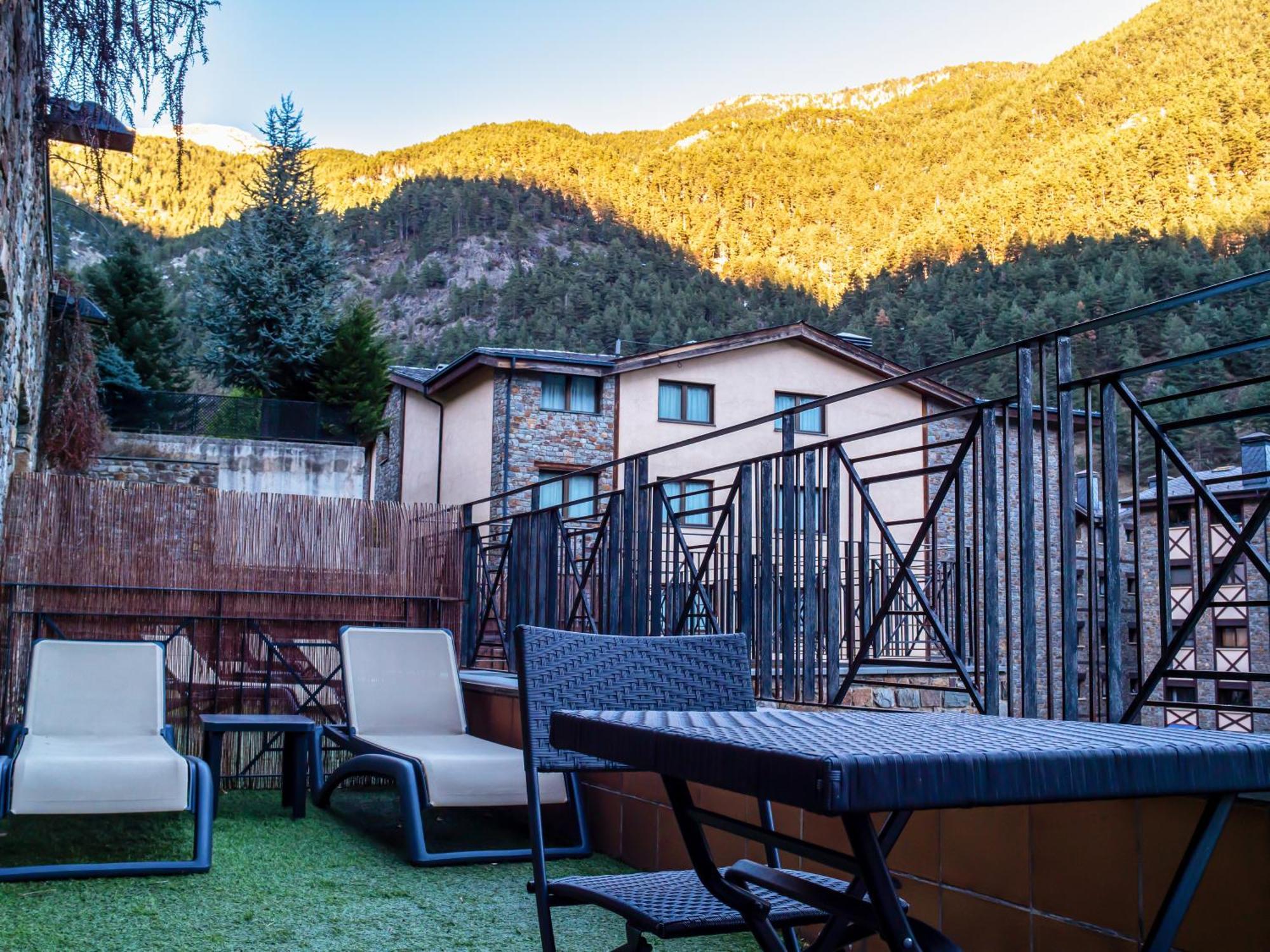 Hotel Princesa Parc Excellence Arinsal Exterior photo The hotel's outdoor spa