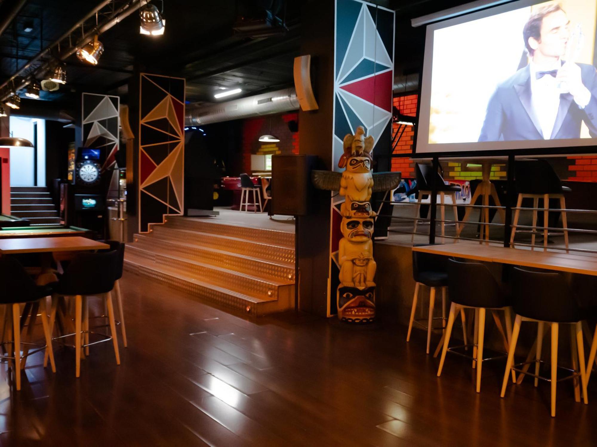 Hotel Princesa Parc Excellence Arinsal Exterior photo The interior of a typical karaoke box